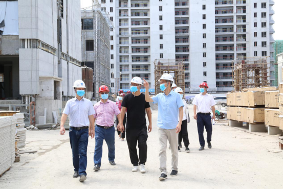 1630629437636931.png 圖為玖璽逸墅項目工地檢查現(xiàn)場.png